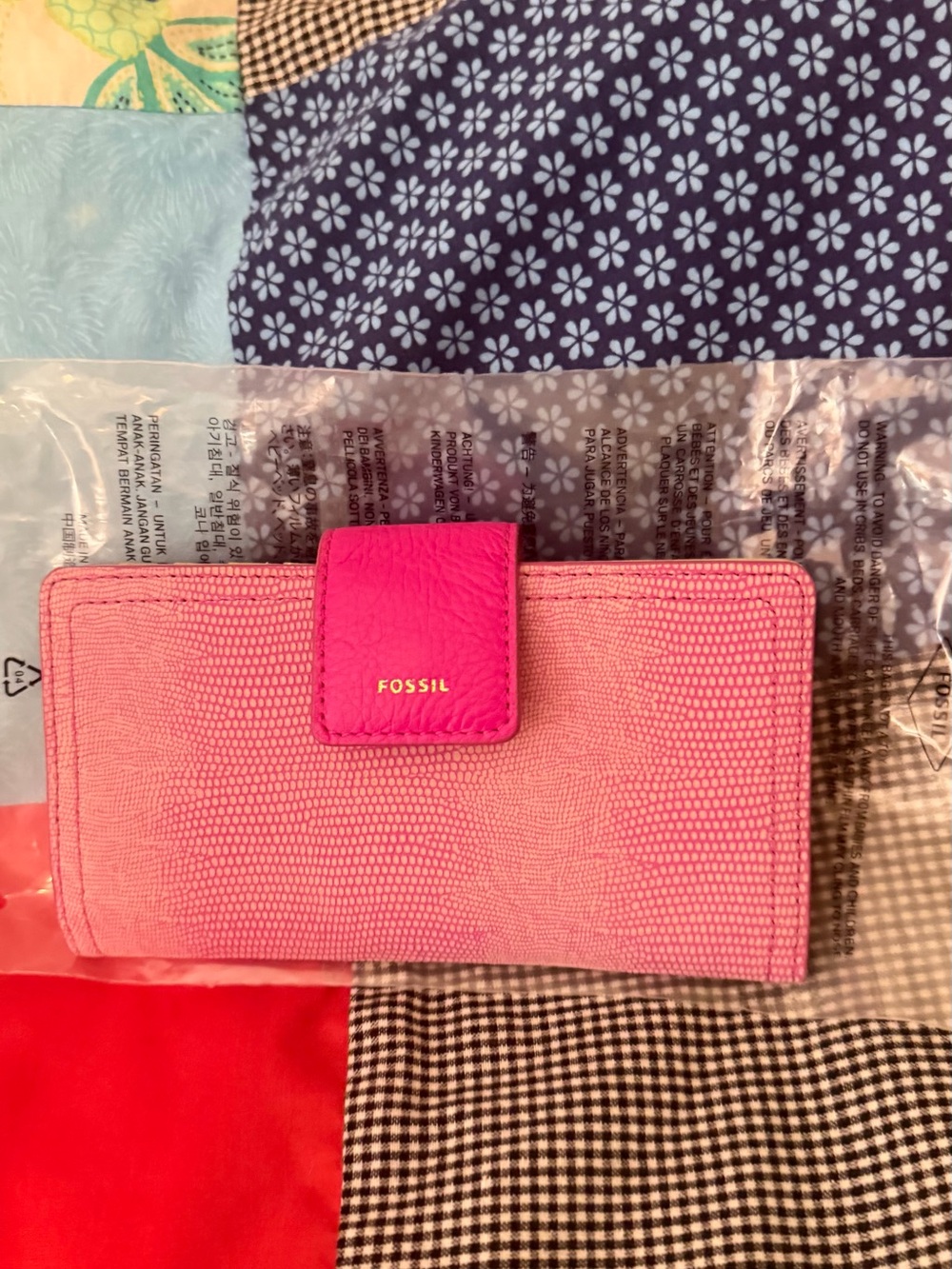 NWT FOSSIL HOT PINK RFID WALLET